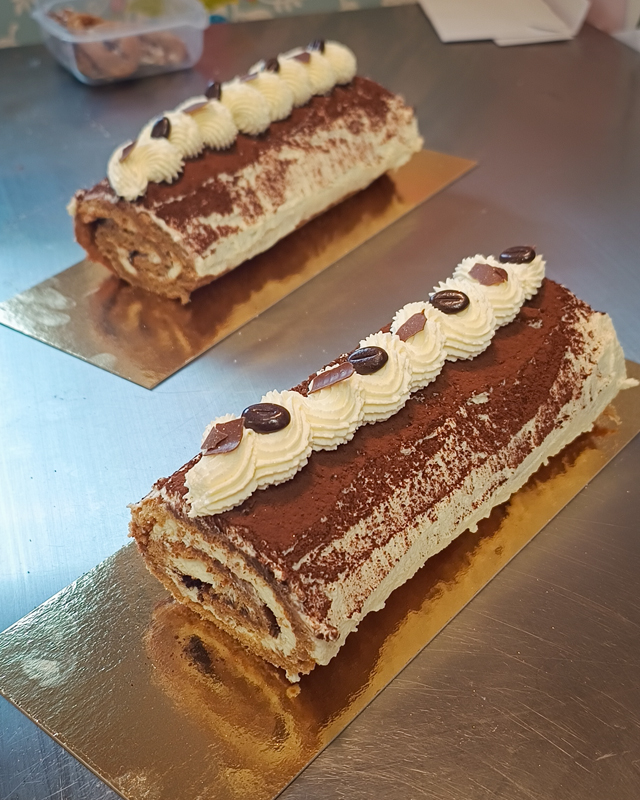 Tiramisu rolcake en Oostenrijkse Linzer koekjes
