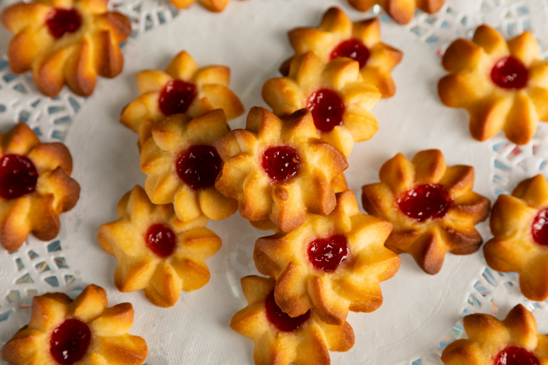 Klein gebak, verschillende koekjes voor bij de koffie