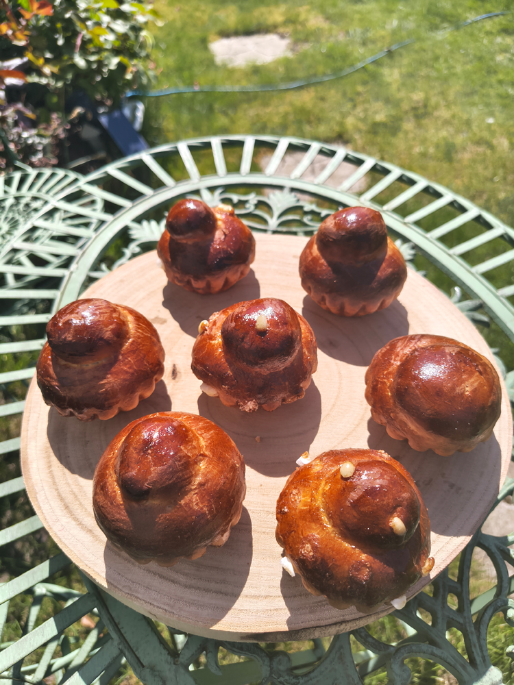 Brioche en lange suissen en kaneelbroodje