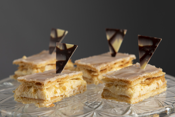 Bladerdeeg, Tom poezen en roomhoorntjes